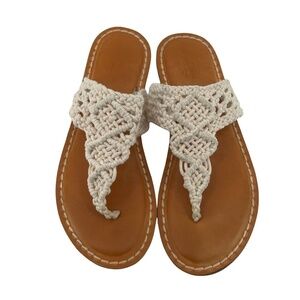 Universal Thread Cream Crochet Flat T-Strap Sandals Size 6 Women’s